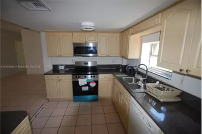 1801 NE 176th St, North Miami Beach, FL 33162 - Photo 5