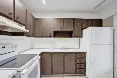 4731 NW 10th Ct #314, Plantation, FL 33313 - Photo 7