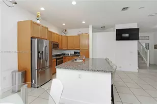 3293 W 98th Pl, Hialeah, FL 33018 - Photo 9