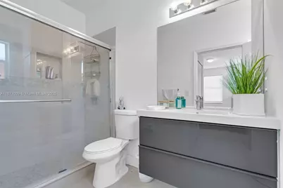 8467 NW 110th Pl, Doral, FL 33178 - Photo 23