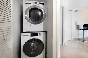 601 NE 36th St, Miami, FL 33137 - Photo 25