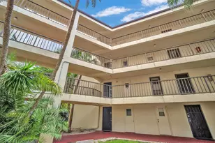 2311 S Cypress Bend Dr, Pompano Beach, FL 33069 - Photo 3