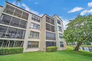 2311 S Cypress Bend Dr, Pompano Beach, FL 33069 - Photo 7