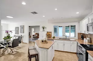 11300 Shady Ln, Plantation, FL 33325 - Photo 3