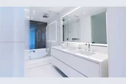 300 Biscayne Blvd Way #503C, Miami, FL 33131 - Photo 23