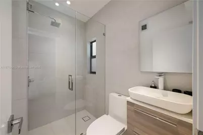 900 W 47th Ct, Miami Beach, FL 33140 - Photo 13