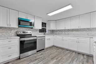 1621 SW 117th Ave, Davie, FL 33325 - Photo 9