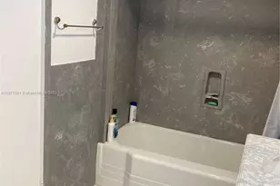 800 NE 195th St, Miami, FL 33179 - Photo 57