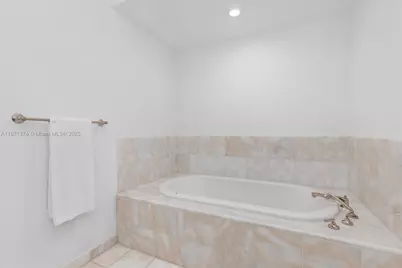 50 S Pointe Dr #1005, Miami Beach, FL 33139 - Photo 17