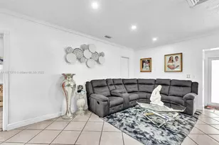 590 W 39th St, Hialeah, FL 33012 - Photo 13