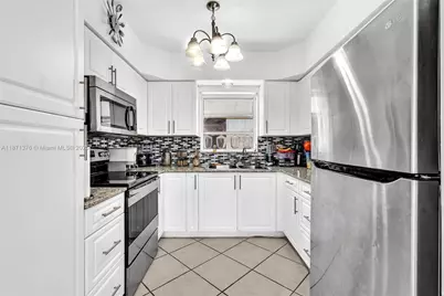 590 W 39th St, Hialeah, FL 33012 - Photo 9