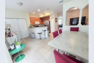 1054 NE 30th Ave, Homestead, FL 33033 - Photo 3