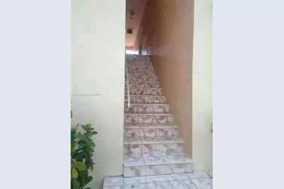 1353 NW 5 St, Miami, FL 33125 - Photo 9