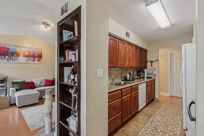 915 Riverside Dr #523, Coral Springs, FL 33071 - Photo 9