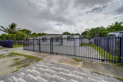 1070 NW 132nd St, North Miami, FL 33168 - Photo 3