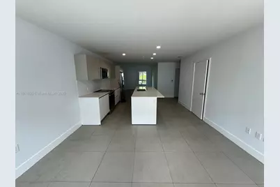 2555 NE 193rd St #2106, Miami, FL 33180 - Photo 3