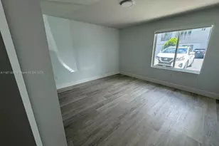 2555 NE 193rd St, Miami, FL 33180 - Photo 9