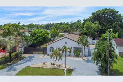 9930 SW 48th St, Miami, FL 33165 - Photo 3