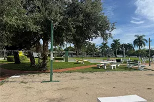 815 SW 10th Terrace, Hallandale Beach, FL 33009 - Photo 27