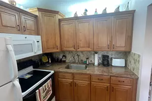 3033 Berkshire B, Deerfield Beach, FL 33442 - Photo 9