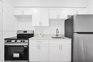 13210 Memorial Hwy, North Miami, FL 33161 - Photo 23