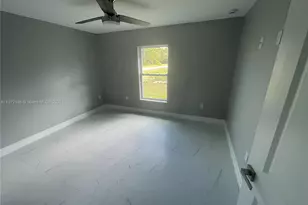 8050 Salem Cir, Labelle, FL 33935 - Photo 15
