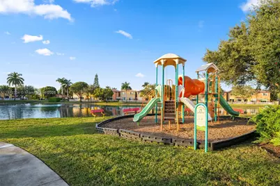 8174 NW 114th Pl, Doral, FL 33178 - Photo 7