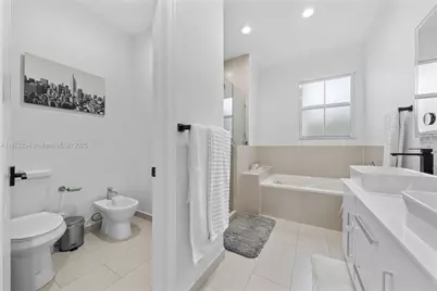 8174 NW 114th Pl, Doral, FL 33178 - Photo 17