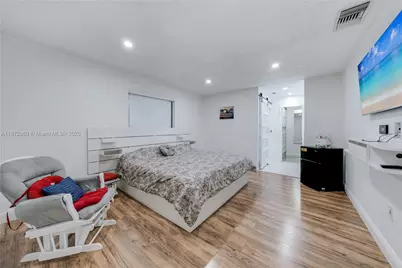 1025 NW 128th Ct, Miami, FL 33182 - Photo 23