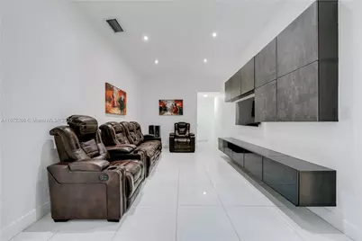 1025 NW 128th Ct, Miami, FL 33182 - Photo 11