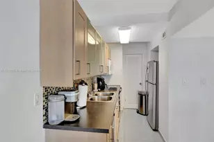 100 Lincoln Rd, Miami Beach, FL 33139 - Photo 11