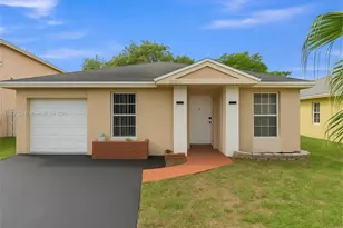 5904 Woodland Point Pl, Tamarac, FL 33319 - Photo 1