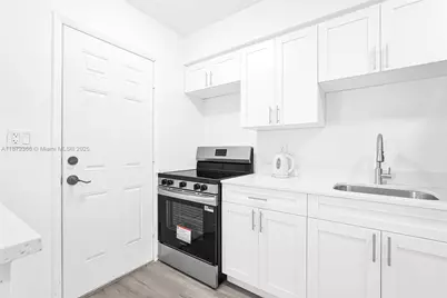 13210 Memorial Hwy #211, North Miami, FL 33161 - Photo 47