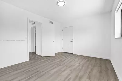 13210 Memorial Hwy #203, North Miami, FL 33161 - Photo 23