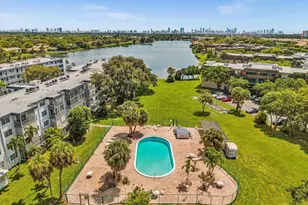 445 NE 195th St, Miami, FL 33179 - Photo 31