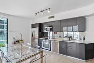 31 SE 6th St, Miami, FL 33131 - Photo 5