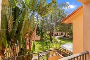 949 SW 113th Terrace, Pembroke Pines, FL 33025 - Photo 11