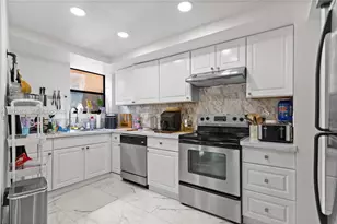 949 SW 113th Terrace, Pembroke Pines, FL 33025 - Photo 5