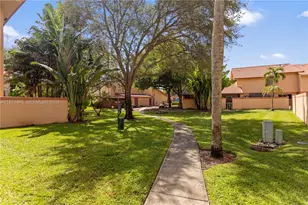 949 SW 113th Terrace, Pembroke Pines, FL 33025 - Photo 23