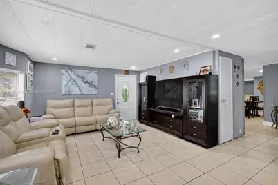 21831 S Heritage Cir, Pembroke Pines, FL 33029 - Photo 5