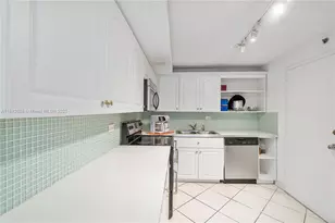 6039 Collins Ave, Miami Beach, FL 33140 - Photo 11