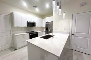 8118 NW 42nd St, Doral, FL 33166 - Photo 9