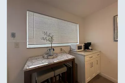 116 SE 9th Ct, Hallandale Beach, FL 33009 - Photo 13