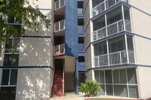 7075 NW 186th St, Hialeah, FL 33015 - Photo 1