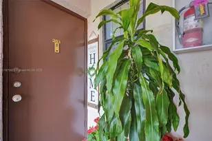 871 NE 207th Ln, Miami, FL 33179 - Photo 5