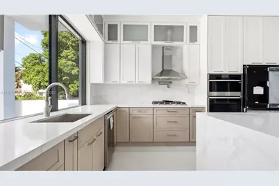 472 S Royal Poinciana Blvd, Miami Springs, FL 33166 - Photo 11