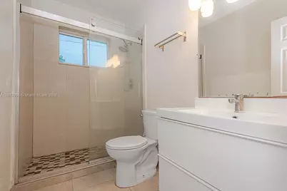 21140 NE 26th Ave, Miami, FL 33180 - Photo 15