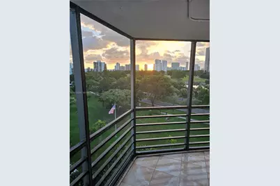 20400 W Country Club Dr #711, Aventura, FL 33180 - Photo 3