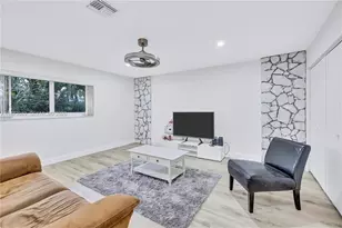 3211 Calle Largo Dr, Hollywood, FL 33021 - Photo 9