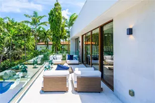 3009 Pine Tree Dr, Miami Beach, FL 33140 - Photo 15